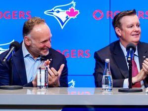 Azulejos de Toronto renuevan a su presidente