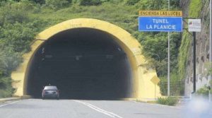 Cerrado paso al túnel La Planicie desde Caricuao y Quinta Crespo