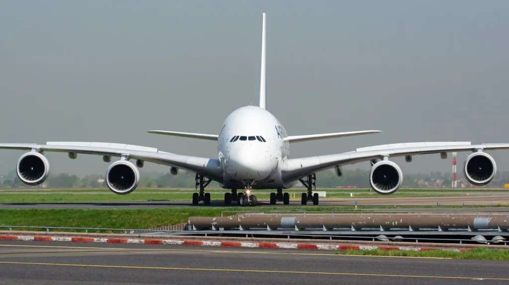 Colombia restablece vuelos con Venezuela