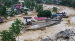 Continúa búsqueda de 650 desaparecidos por inundaciones en Indonesia