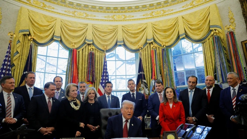 Donald Trump dice que acciones contra Venezuela van mucho más allá de una campaña de presión