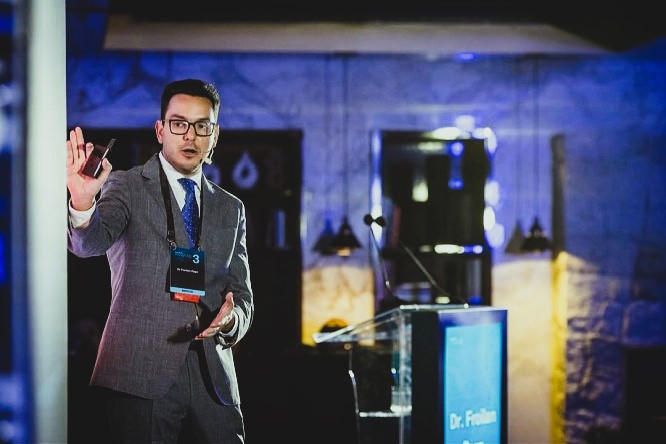 Liderazgo y enseñanza; Dr. Froilán Páez imparte cátedra magistral en el Hands On Prime 3 en São Paulo - FOTO