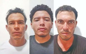 Detienen a tres hombres por robo en mar abierto