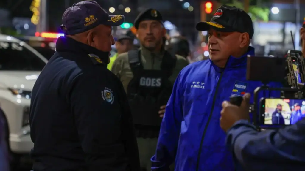 Diosdado Cabello anuncia guerra contra los 'encandiladores'