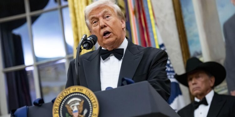 La indecisión de Donald Trump eleva la tensión en Venezuela