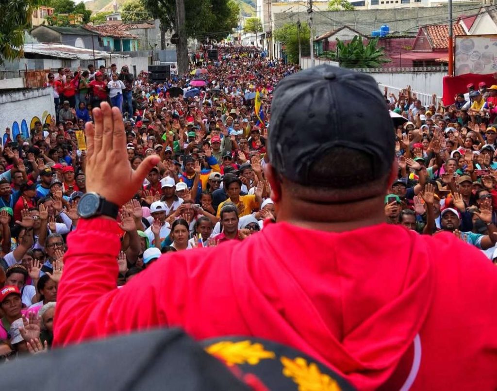 El pueblo marcha y juramenta a los Comandos Bolivarianos en varios estados