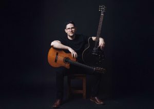 Elogios recibe disco de Orlando Molina “Autorretrato en Tres Colores”