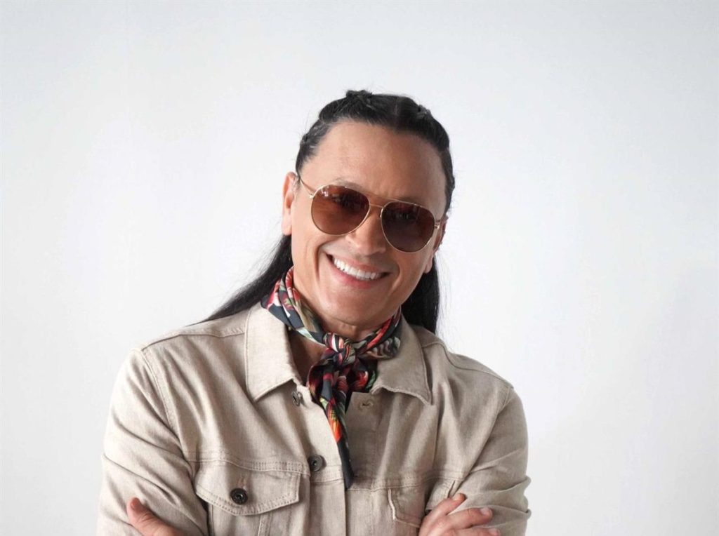 Elvis Crespo anuncia versión especial de su último álbum