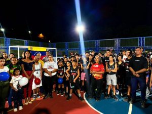 Entregan canchas recuperadas en dos comunidades de Turmero