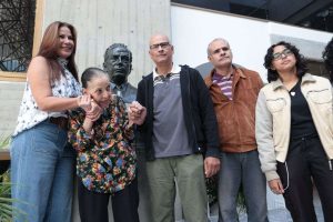 Familiares de Gallegos bautizaron la edición centenaria de La trepadora