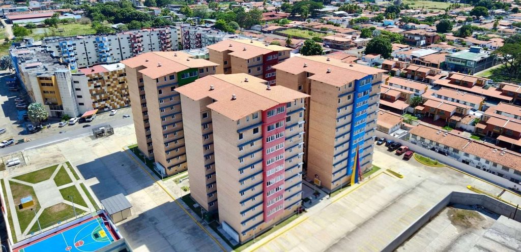 Inauguran conjunto residencial con entrega de 36 apartamentos en Barinas