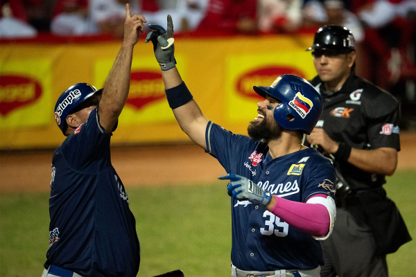 Renato Nuñez batea tres jonrones en triunfo del Magallanes ante Lara