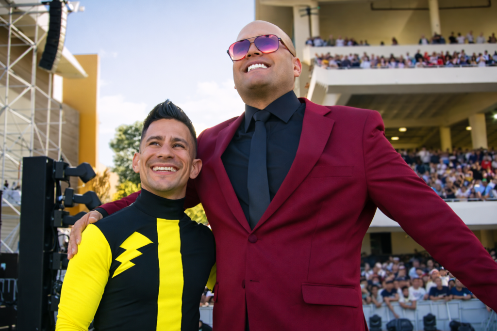 La política se toma unas vacaciones gracias a los jinetes estrella de visita en La Rinconada