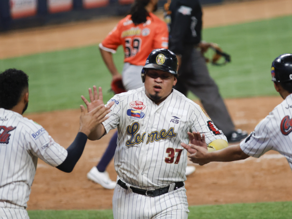 Leones respira tras triunfo ante Caribes