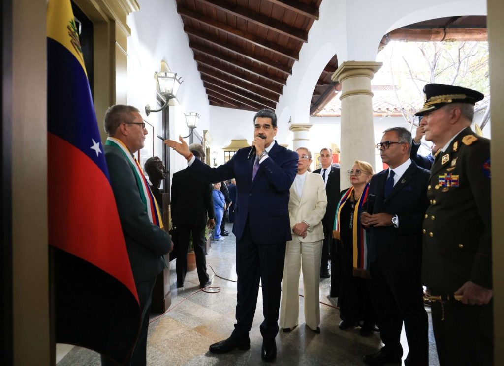 Maduro entrega sede de la Sociedad Bolivariana para preservar legado del Libertador