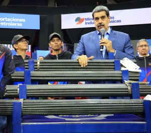 Maduro exhorta a Trump atender los problemas sociales de su país