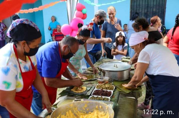 Más de 600 abuelos maracayeros disfrutaron de compartir navideño