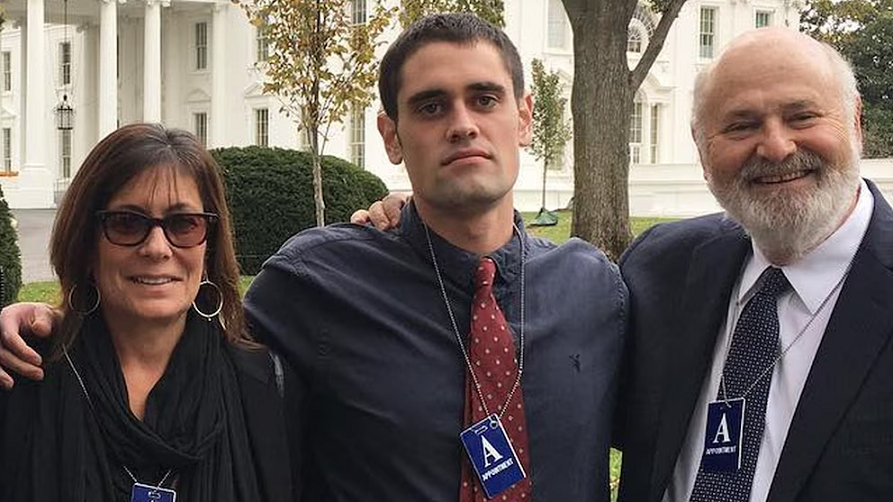 Niegan fianza al hijo de Rob Reiner tras ser encontrado responsable de asesinar a sus padres