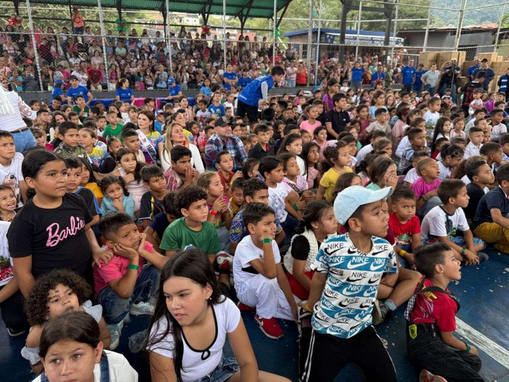 Reparten 200 mil juguetes a niños vulnerables del Táchira