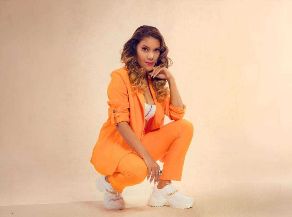 Valery Lavox presenta 'Luna', una fusión de ritmo y sensualidad