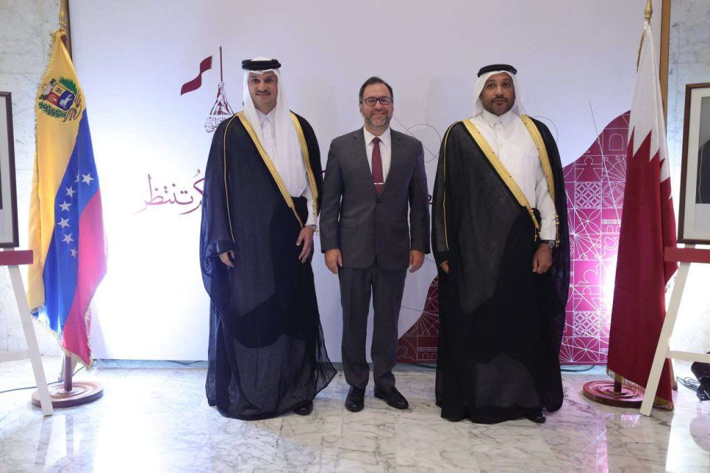 Venezuela estrecha lazos con Qatar en su día nacional