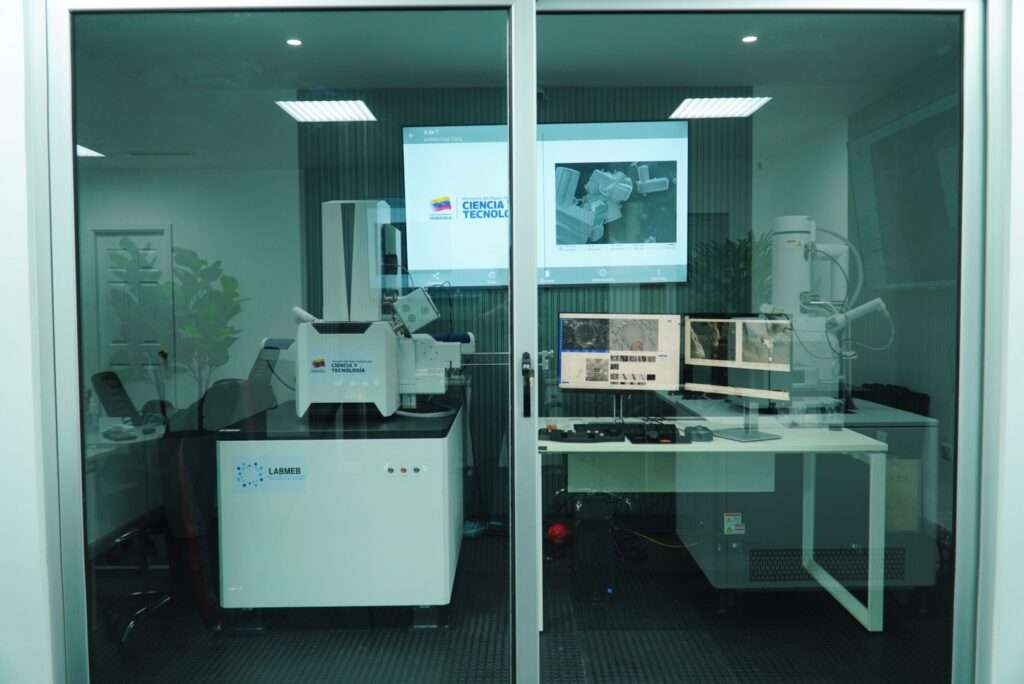 Venezuela impulsa desarrollo científico con avances en microscopía electrónica