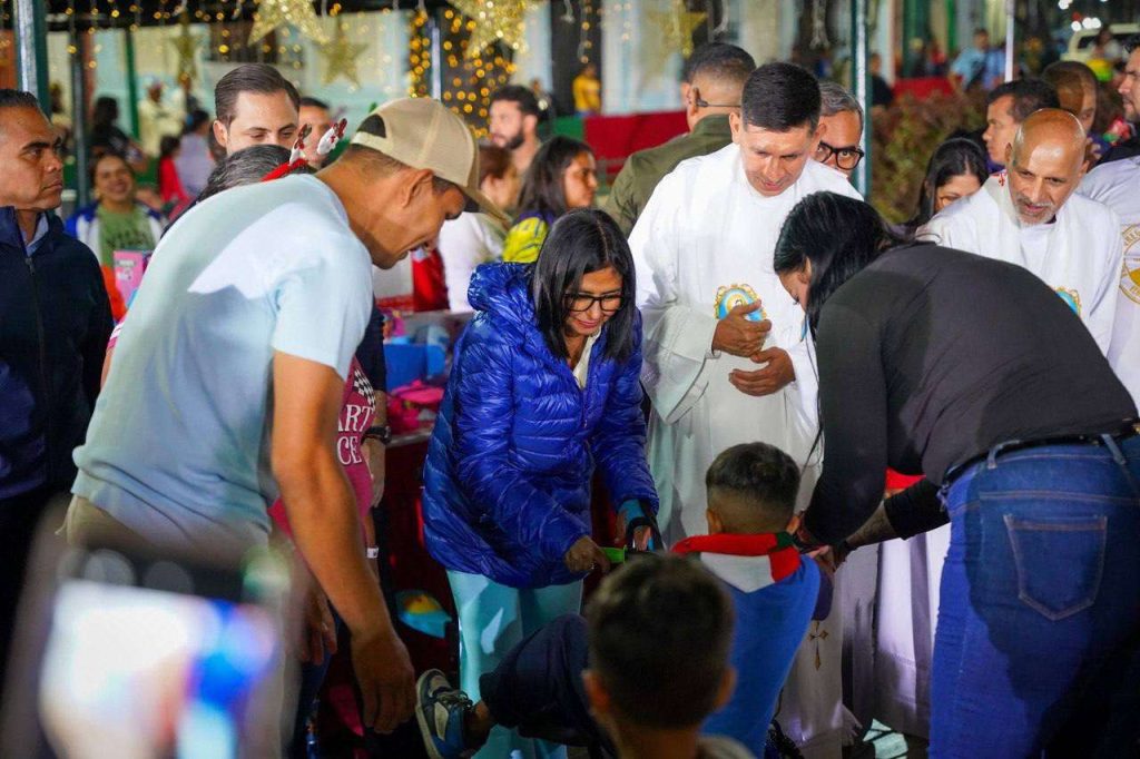 Vicepresidenta Delcy entregó juguetes a niños y niñas de la parroquia La Pastora