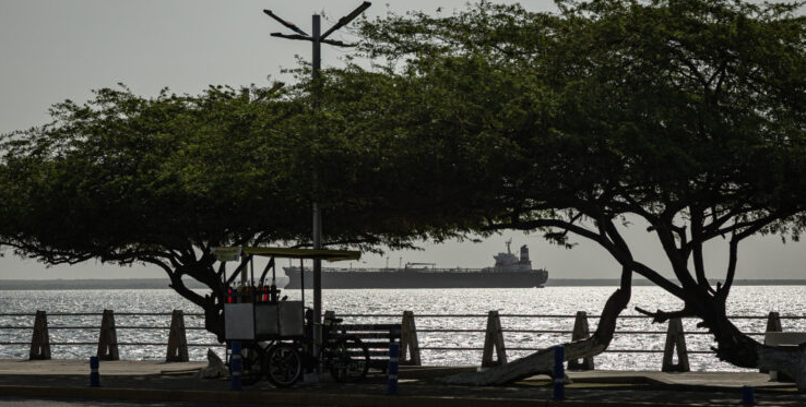 Venezuela anuncia zarpe de un buque de Chevron con crudo en medio de tensiones con EEUU