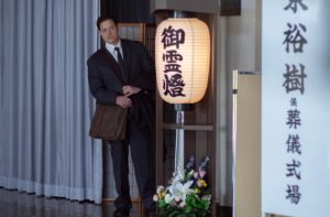 Brendan Fraser muestra el lado humano de la soledad moderna en Familia en renta