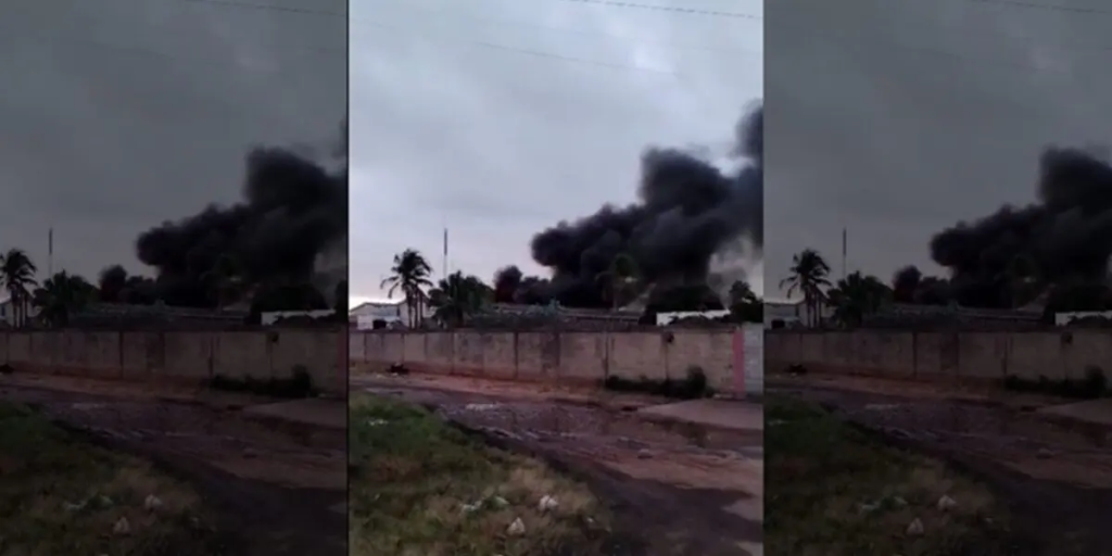 Reportan incendio en zona industrial del Zulia que afectó un galpón camaronero este martes 30 de diciembre