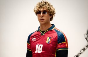 Rawayana deslumbra en COLORS con “Reyimiller”, una oda al humor y la identidad venezolana