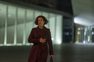 En 4 días regresa uno de los mejores thrillers de los últimos tiempos. Tom Hiddleston y Olivia Colman protagonizan una adaptación del maestro del género