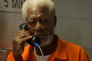 Morgan Freeman lleva 36 años avergonzándose de haber hecho esta película con Tom Hanks y Bruce Willis: "Una pesadilla terrible"