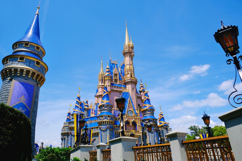 El viaje de ensueño a Disneyland para los hijos es también más estresante que nunca hoy en día para los padres