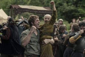 El creador de 'El caballero de los siete reinos' revela que George R.R. Martin tiene pensados 15 libros más y aclara un detalle del episodio 1: "Es su trasero"