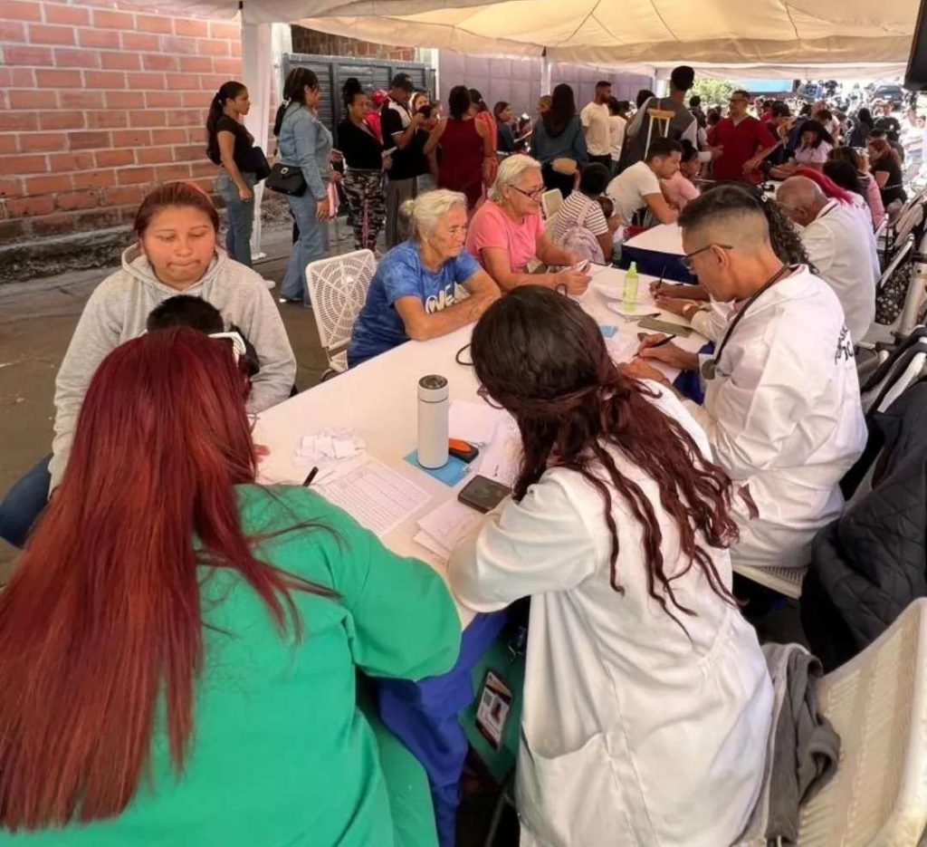 Afectados por bombardeos en La Vega tuvieron jornada integral