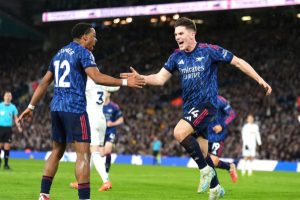 Arsenal aplasta 4-0 a Leeds para abrir una ventaja de siete puntos