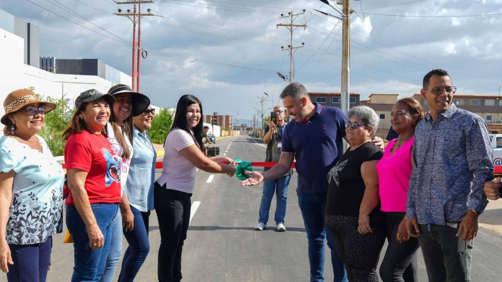 Asfaltaron 8 calles que eran de tierra en el sector La Encantada de Barcelona