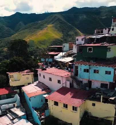 Casas de El Cementerio tienen fachadas nuevas