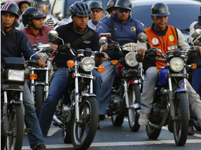 Cinco documentos son obligatorios para circular con motos en el país