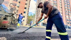 Colocan 1.000 toneladas de asfalto en Ciudad Tiuna