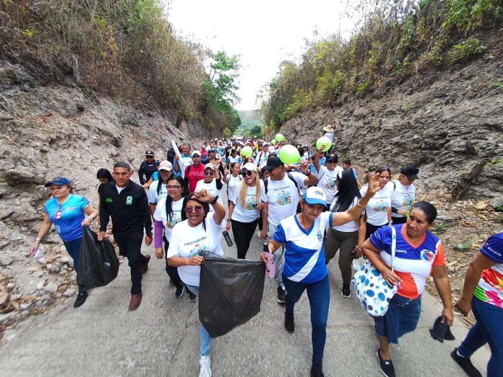 Con una variada programación docentes cojedeños celebran mes del maestro