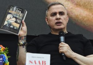 Tarek William Saab ¡45 años de trayectoria literaria con una propuesta poética entre lo épico y lo universal! - FOTO