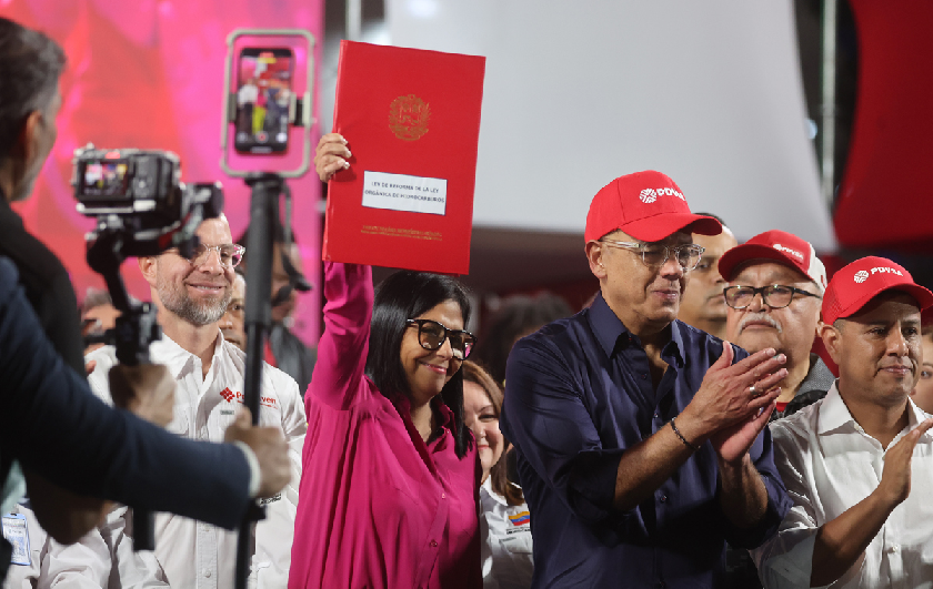 'Que vengan todas las aerolíneas que tengan que venir, que vengan los inversionistas que tengan que venir'