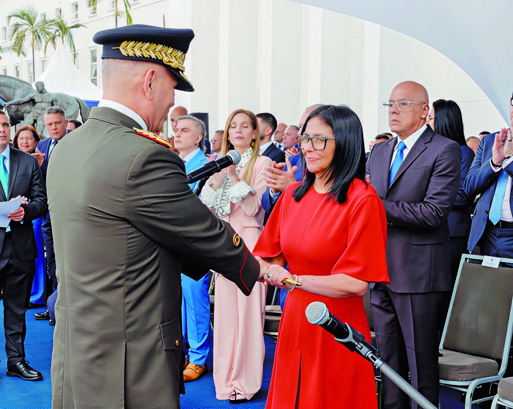 Delcy Rodríguez, comandante en jefe