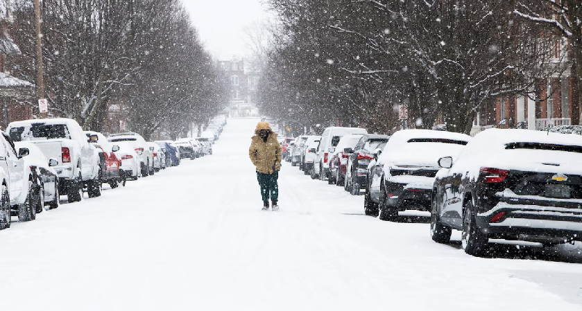 Las fotos más impactantes de la ola de frío extremo y nevadas que castiga a EEUU