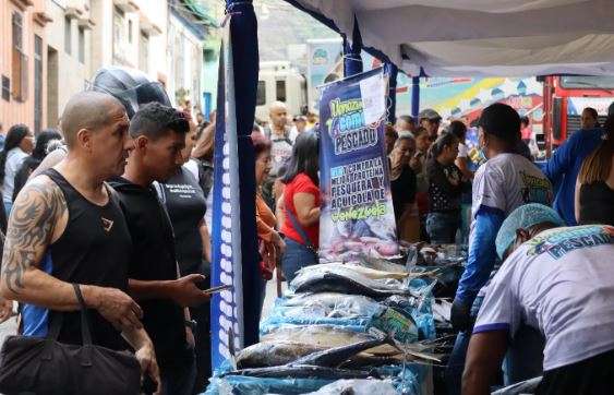 El Plan Venezuela Come+ Pescado se desplegó en Catia