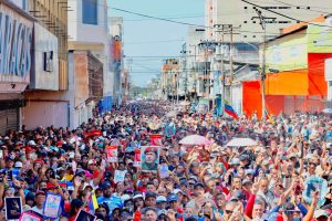 El pueblo sigue en las calles exigiendo liberación del presidente Maduro y Cilia Flores