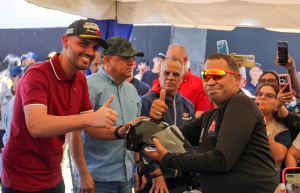 En Maracaibo entregaron cascos a motorizados