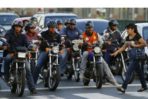 Entre 5 y 10 euros se debe pagar en impuestos por una moto en Caracas